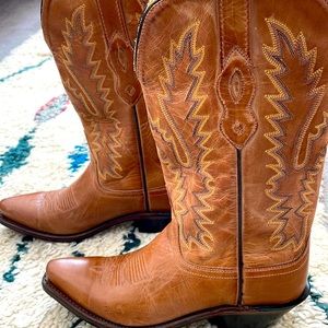 Cowboy boots – never worn size 7